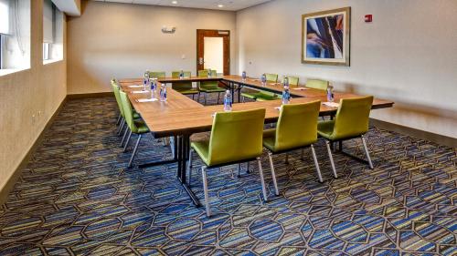 holiday inn express louisville airport expo center by ihg