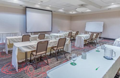 holiday inn louisville airport fair expo by ihg
