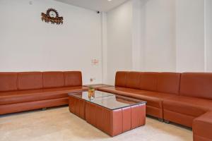 palette hotel saket greens