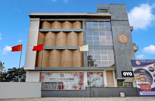 palette hotel saket greens