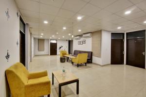 townhouse saket residency near saket metro