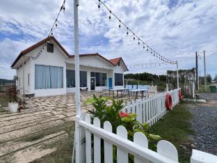 coastal bay dungun staycation