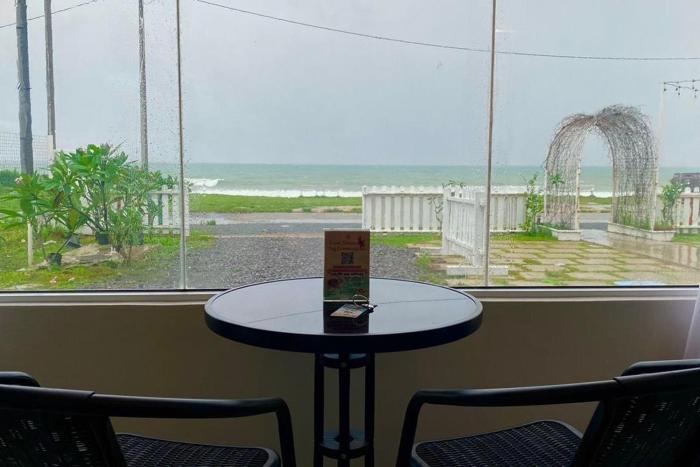 coastal bay dungun staycation