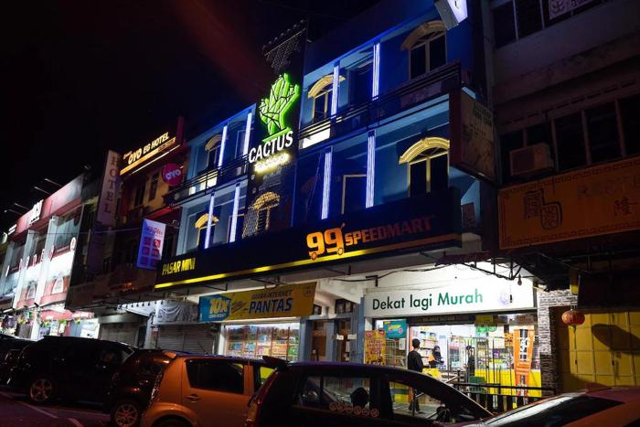 the colony by cactus hotel dedap