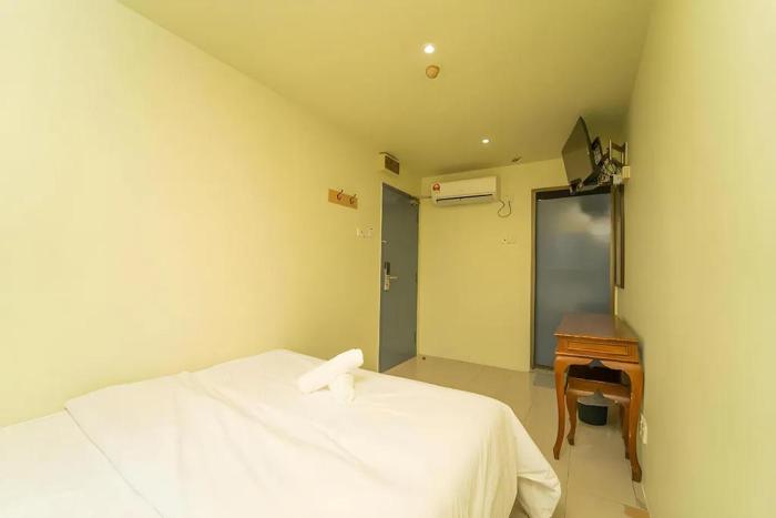 the colony by cactus hotel dedap