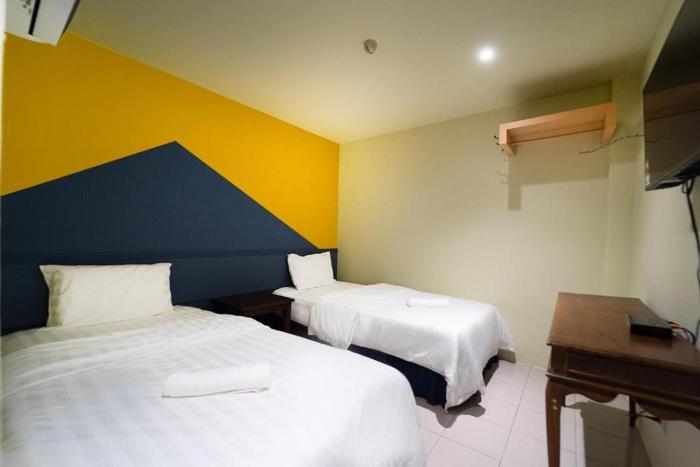 the colony by cactus hotel dedap