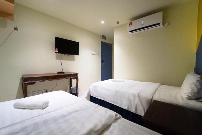 the colony by cactus hotel dedap