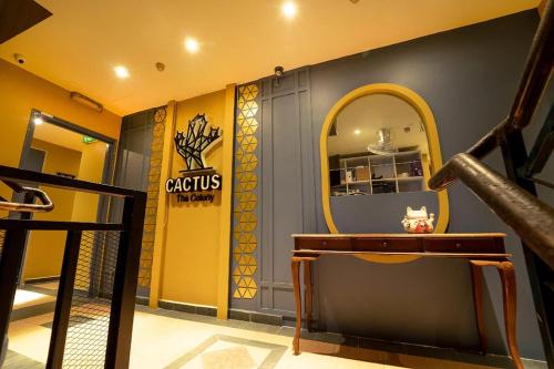 the colony by cactus hotel dedap
