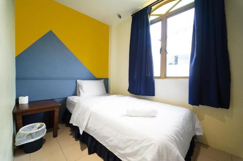 the colony by cactus hotel dedap