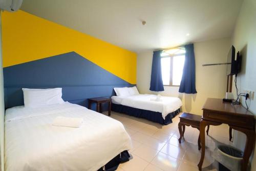 the colony by cactus hotel dedap