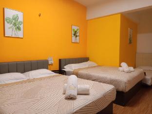 cozy private queen room in bayan lepas