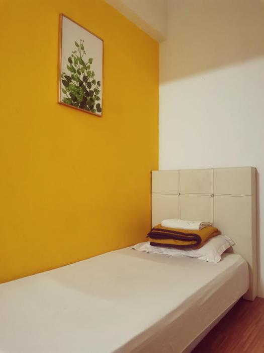 cozy private queen room in bayan lepas
