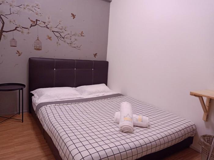 cozy private queen room in bayan lepas