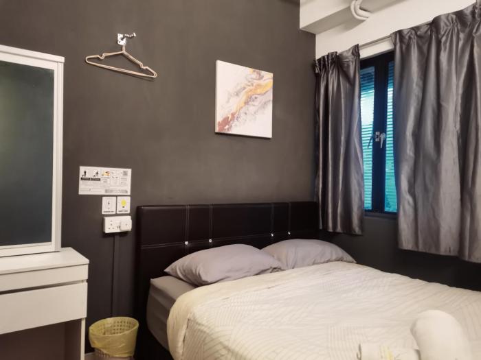 cozy private queen room in bayan lepas