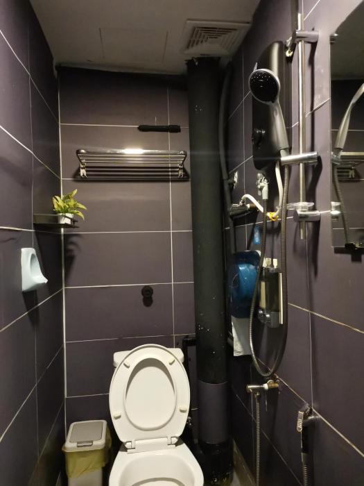 cozy private queen room in bayan lepas