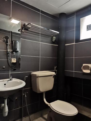 Cozy Private Queen Room In Bayan Lepas,,5 star