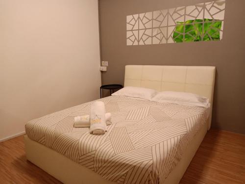 cozy private queen room in bayan lepas