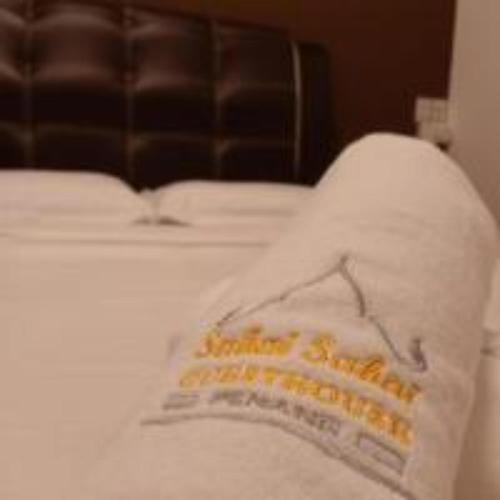 cozy private queen room in bayan lepas