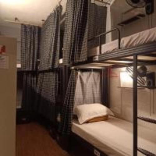 cozy private queen room in bayan lepas