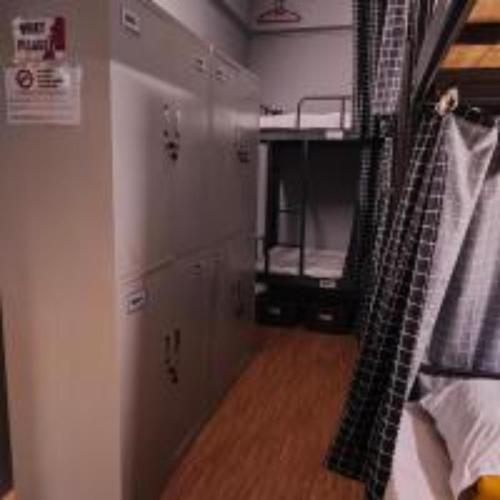 cozy private queen room in bayan lepas
