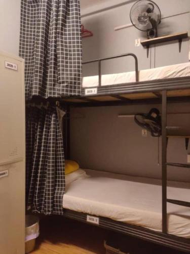 cozy private queen room in bayan lepas
