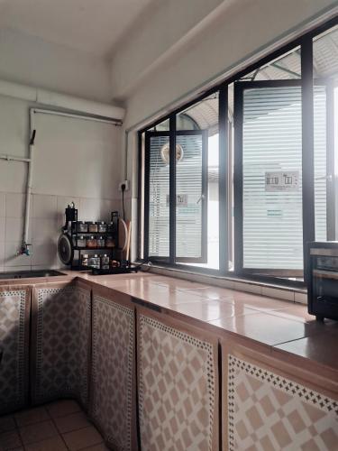 cozy private queen room in bayan lepas