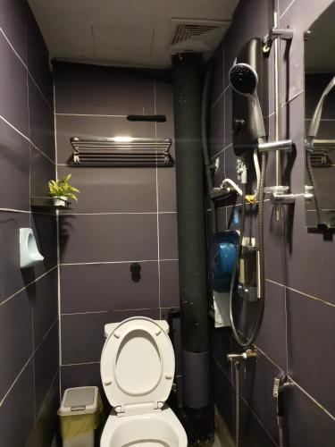 cozy private queen room in bayan lepas