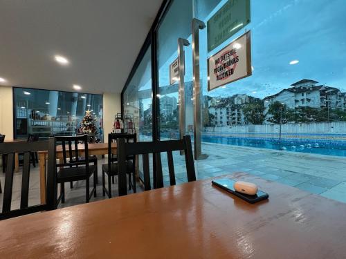 cozy private queen room in bayan lepas