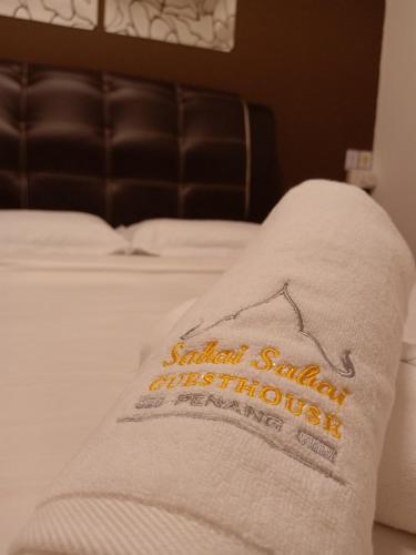 cozy private queen room in bayan lepas