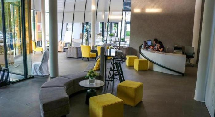 dluxx thammasat