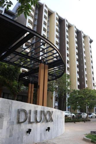 Dluxx Thammasat,,3 star