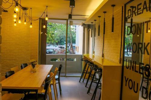 Dluxx Thammasat,,3 star
