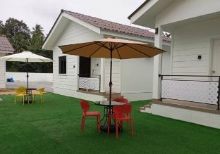 zulanies the pool cottage near daur beach bachok