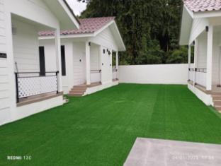 zulanies the pool cottage near daur beach bachok