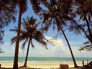 zulanies the pool cottage near daur beach bachok