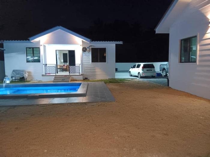 zulanies the pool cottage near daur beach bachok