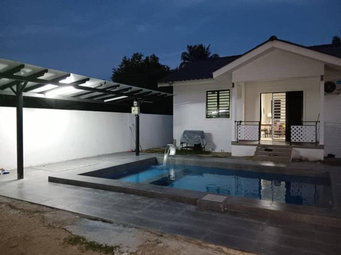 zulanies the pool cottage near daur beach bachok