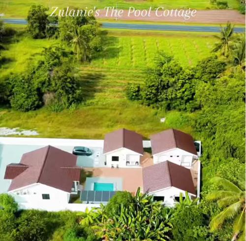 Zulanie's The Pool Cottage Near D'aur Beach, Bachok,,5 star