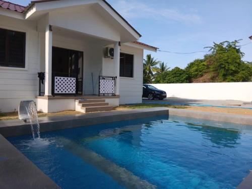 zulanies the pool cottage near daur beach bachok