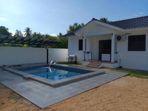 zulanies the pool cottage near daur beach bachok