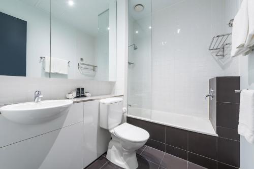 mantra 100 exhibition melbourne