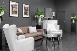 mantra 100 exhibition melbourne