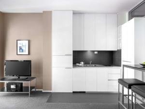 mantra 100 exhibition melbourne