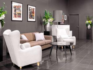 mantra 100 exhibition melbourne