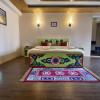 lingmoo residency