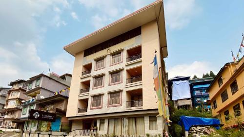 Lingmoo Residency,,3 star