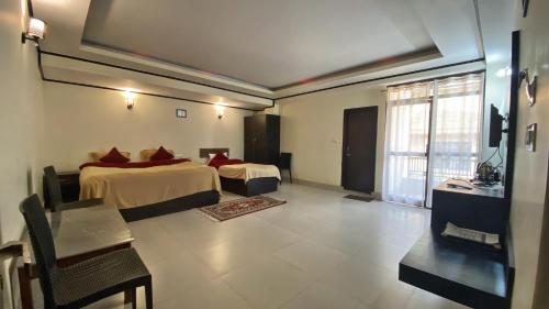 Lingmoo Residency,,3 star