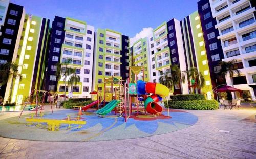 ipoh manhattan waterpark suites 6 11 pax 2 parking by iwh