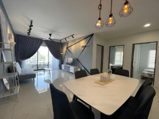 ipoh manhattan waterpark suites 6 11 pax 2 parking by iwh
