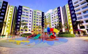 ipoh manhattan waterpark suites 6 11 pax 2 parking by iwh